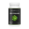 Biela plastová fľaša s nápisom ADVANCE Chlorella BIO 1000 tabliet, obrázok zelených tabliet a informácie v češtine.