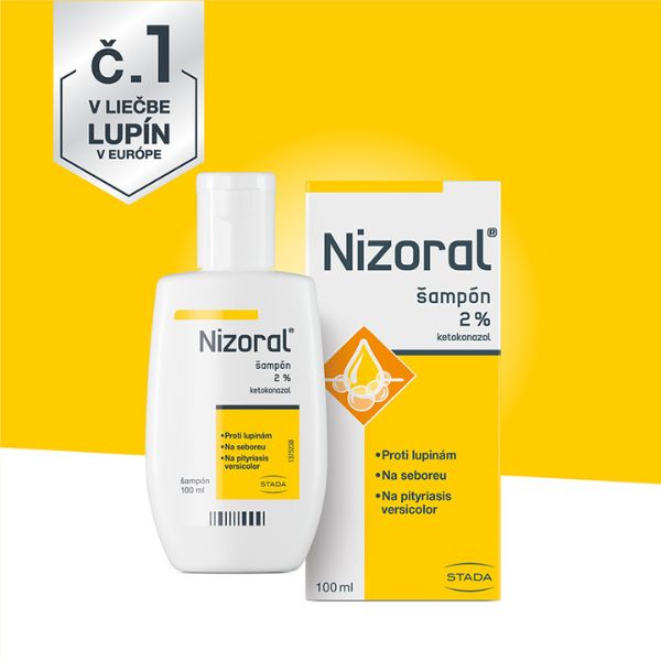 Fľaša a balenie Nizoral šampónu 2% 60 ml na liečbu lupín a seborey, na žlto-bielom pozadí.