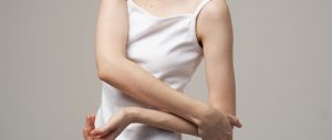 Nedostatok ktorého vitamínu spôsobuje mäknutie kostí a zubov?