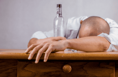 Ako zmiernit bolest hlavy po alkohole