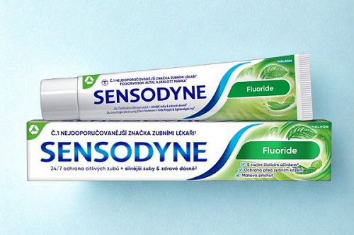 sensodyne fluorid na ochranu citlivych zubov pred zubnymi kazmi