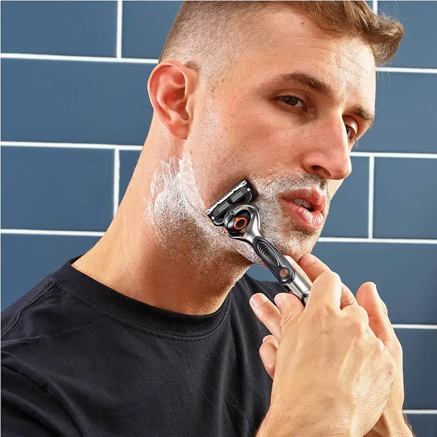 Gillette Fusion 5 ProGlide Power je strojček poháňaný batériou