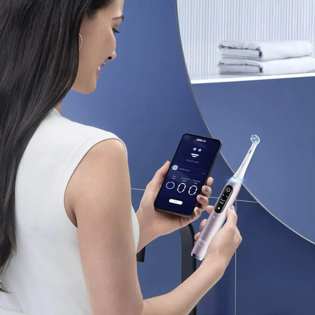 Pripojenie kefky iO9 k aplikácii Oral-B cez Bluetooth vám umožní získať spätnú väzbu v reálnom čase