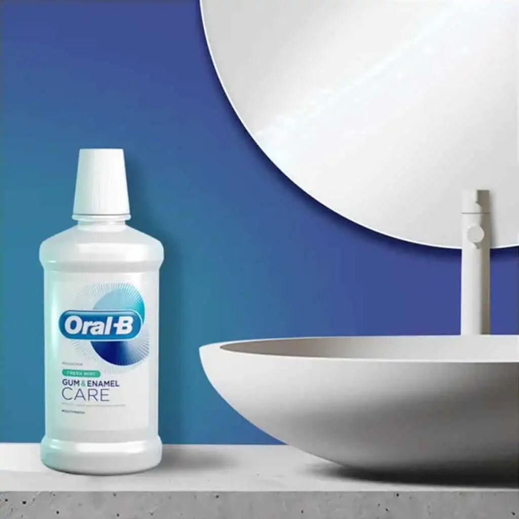 Ústna voda Oral-B Gum & Enamel Fresh Mint je skvelá v kombinácii s pastou s rovnakého radu