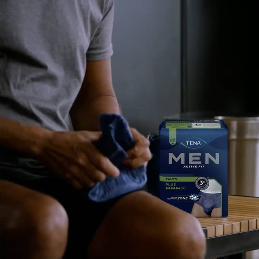 Inkontinenčná bielizeň pre mužov TENA MEN Pants Plus dáva mužný a mladistvý pocit
