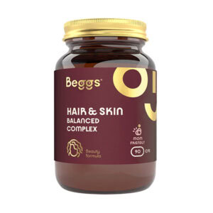 Hnedá sklenená fľaša s nápisom Beggs Hair & Skin Balanced Complex 90 kapsúl a zlatým vrchnákom, určená na podporu vlasov a pokožky.
