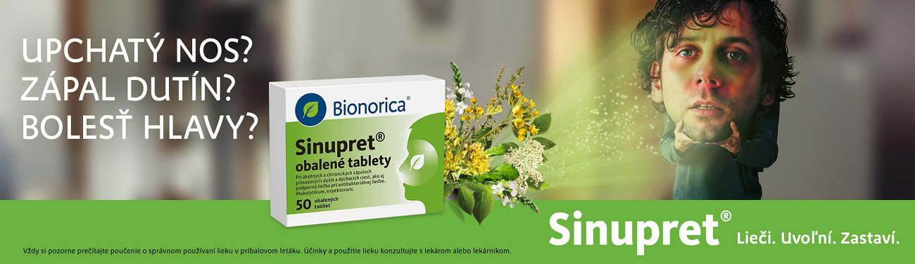 Reklama na Sinupret tablety zobrazuje muža držiaceho si nos, kvety a bylinky, text a škatuľku produktu.