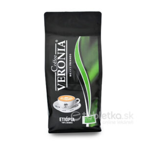 Čierny 1kg balík Káva VERONIA zrnková káva Etiópia s bielou šálkou latte art, zelenými listami a nápisom Arabica.