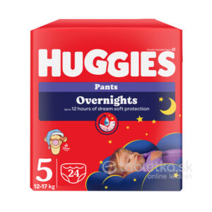 Červený balík HUGGIES Overnights Pants 5 (12-17 kg, 24 ks) s obrázkom spiaceho dieťaťa, mesiaca a hviezd, informuje o ochrane po dobu až 12 hodín.