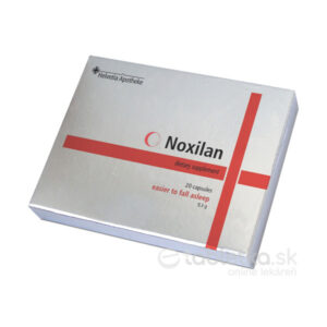 Biela a strieborná škatuľka s nápisom "Helvetia Apotheke Noxilan 20 kapsúl" obsahuje 20 kapsúl na podporu zaspávania.