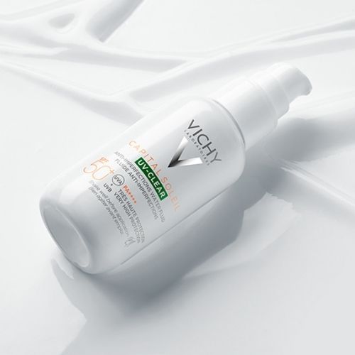 Fluid proti nedokonalostiam pleti VICHY CAPITAL SOLEIL UV-CLEAR SPF50+ je ľahký a nemastný