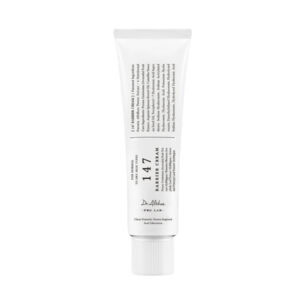 Biela tuba Dr. Althea 147 Barrier Cream upokojujúci krém na tvár 50 ml stojí vzpriamene na jednoduchom pozadí.