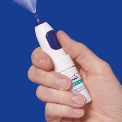 Pohodlné dávkovanie nosového spreja Otrivin Menthol jediným palcom