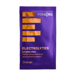 Fialové balenie VOXBERG Elektorlyty HYDRO PRO príchuť Pomaranč 22g s oranžovými pásmi a textom o výkone a hydratácii.