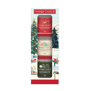 YANKEE CANDLE darčeková sada sviečok Christmas Classics 3x37g obsahuje tri votívne sviečky v sviatočnom balení.