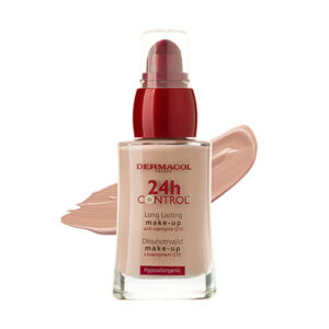 Fľaša DERMACOL 24h Control dlhotrvácny make-up 04 30ml s červeným pumpičkovým vrchnákom, položená na vzorke odtieňa.