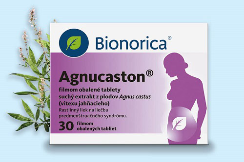 Krabička tabliet Bionorica Agnucaston so siluetou ženy a rastliny vitexu jahňacieho, označená ako bylinný liek na premenštruačný syndróm, s obsahom extraktu z vitexu (Agnuns Castus).